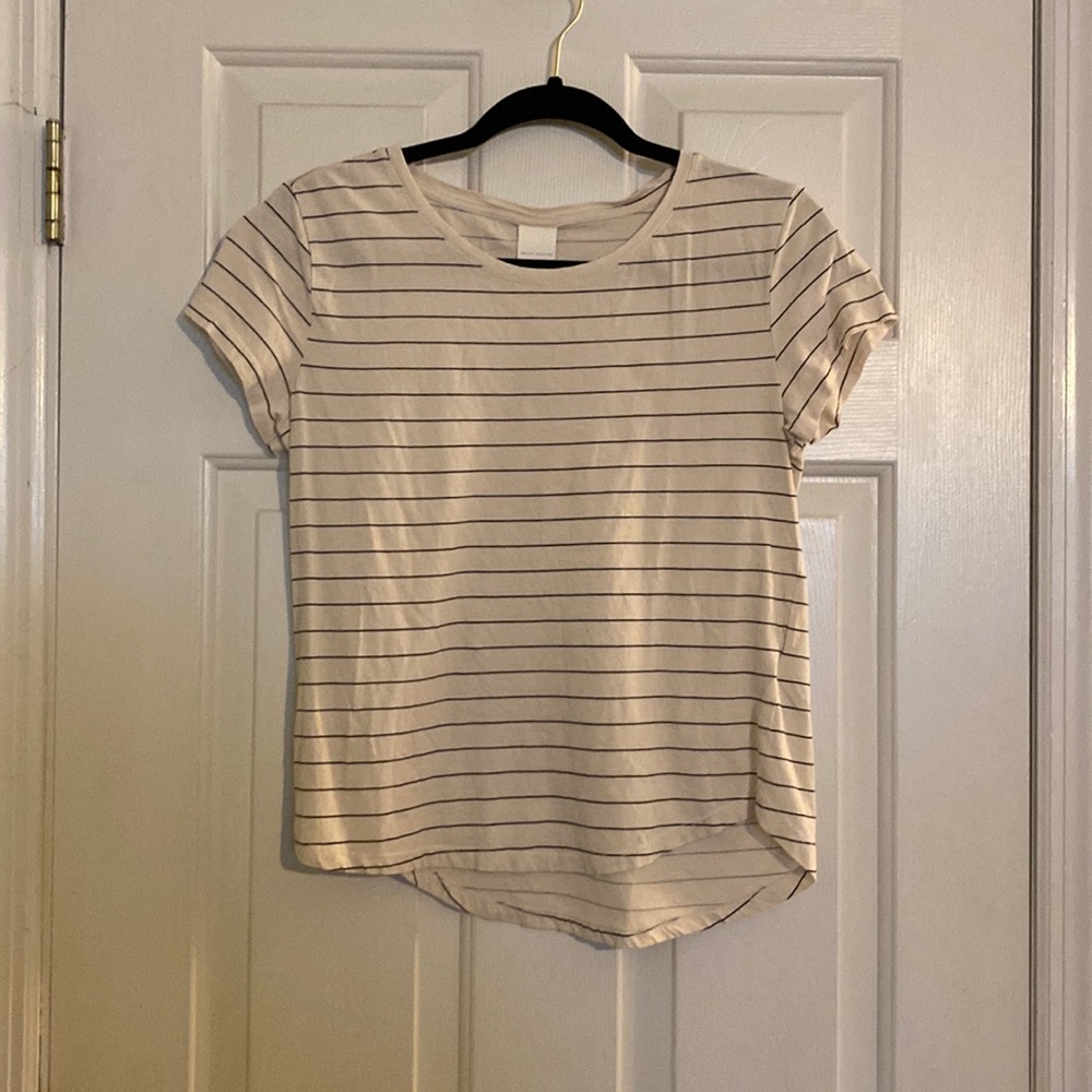 H&M Basics Rounded Cut Top - Picture 3 of 3